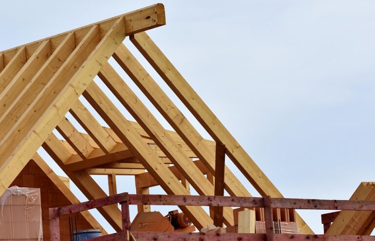 Víte, kde koupit levně tesařské vruty i hřebíky do hřebíkovačky